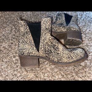 Maurices size 11 booties